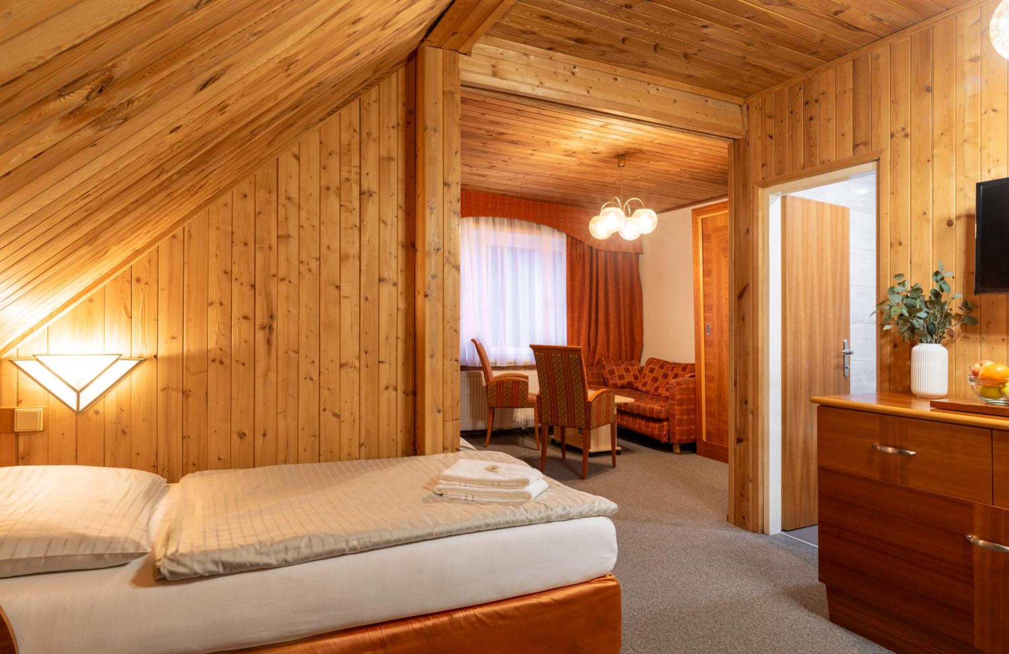 Hotel Schwarz Nove Hamry Bagian luar foto