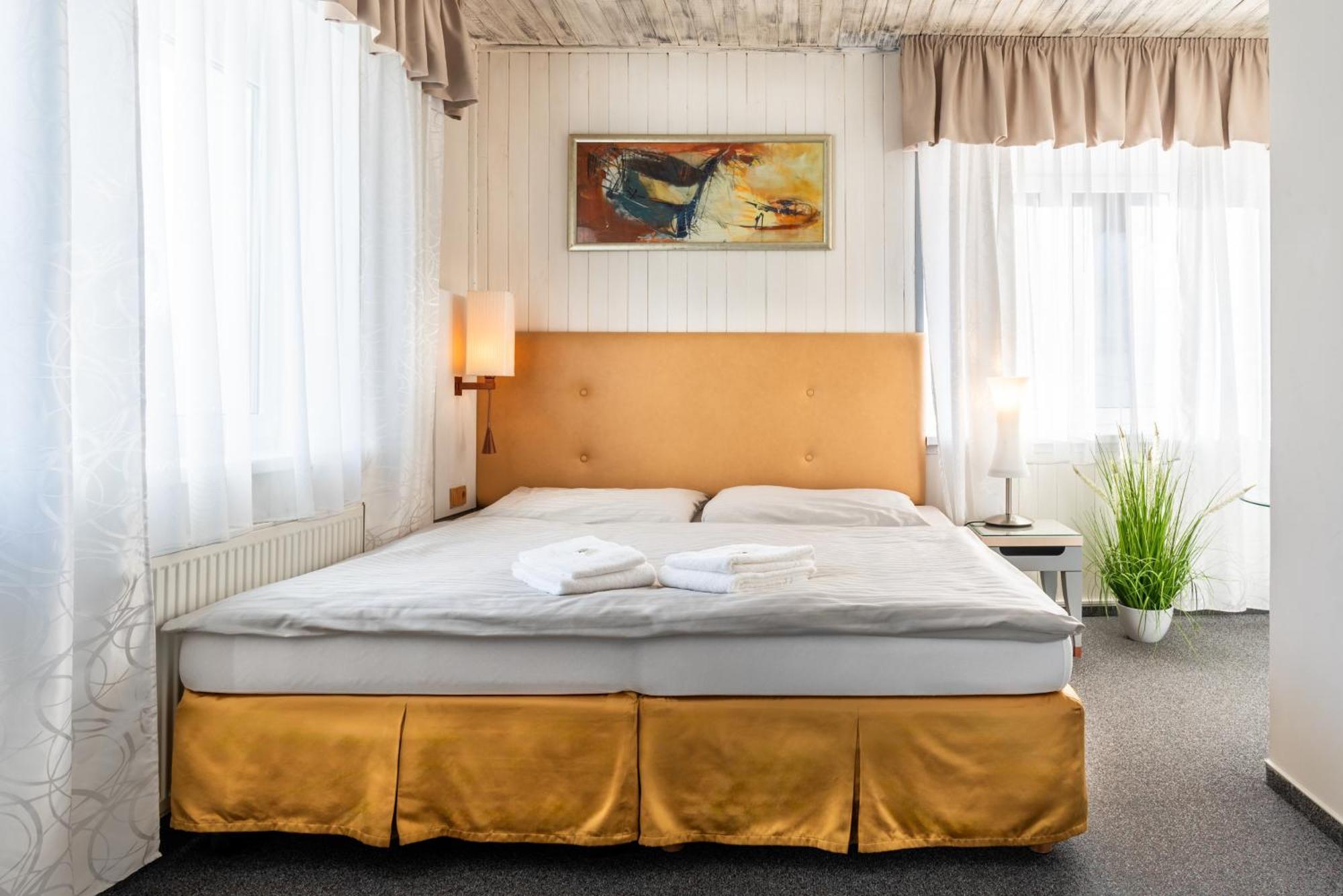 Hotel Schwarz Nove Hamry Bagian luar foto