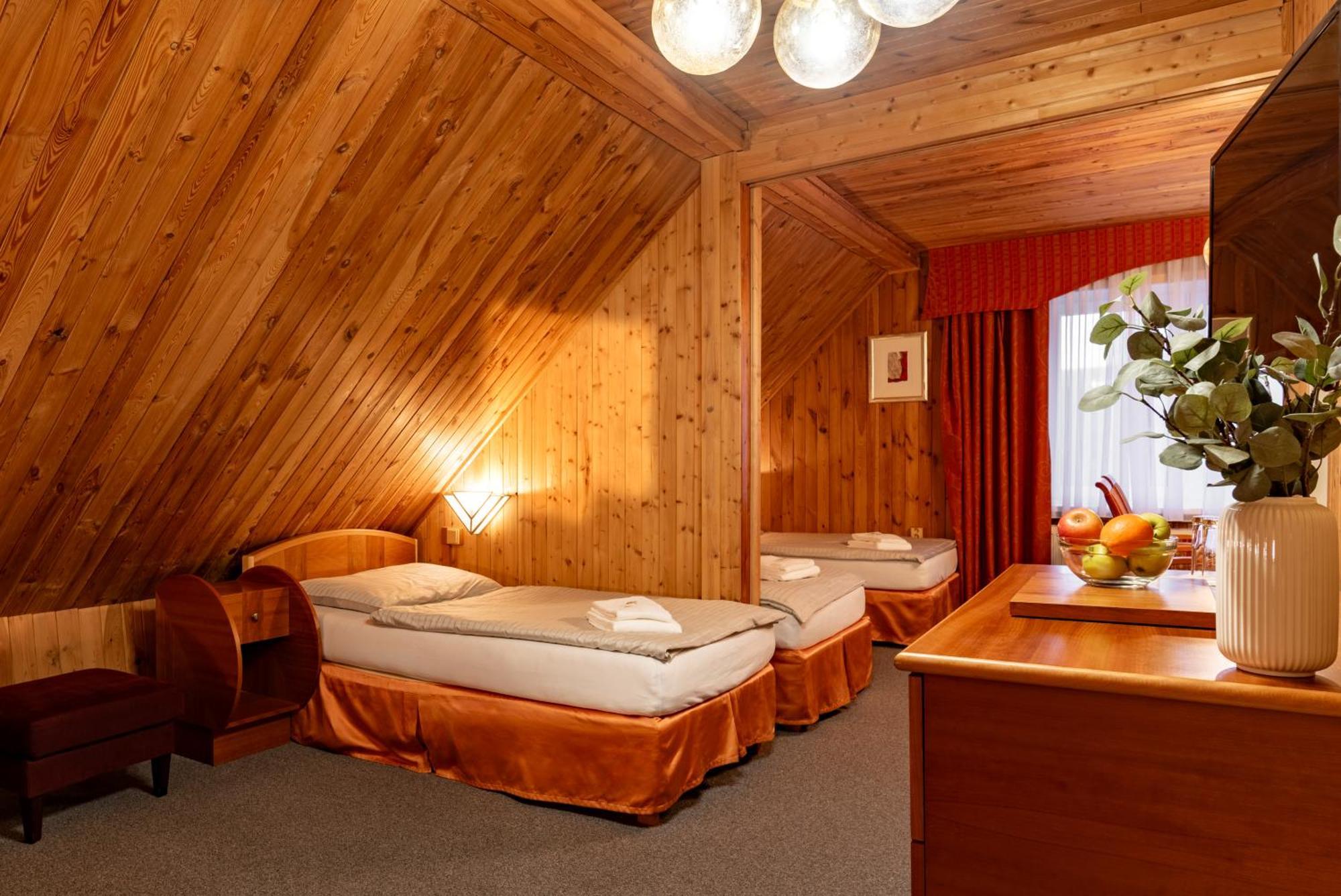 Hotel Schwarz Nove Hamry Bagian luar foto